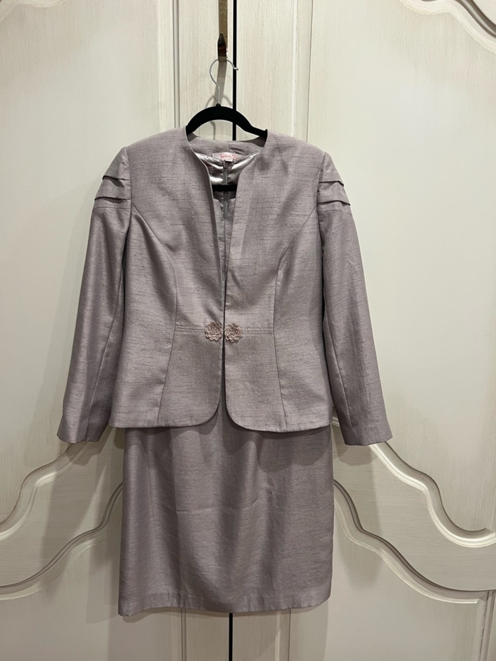 Elegant silver/grey Jacket and Skirt Suit Jacket Set